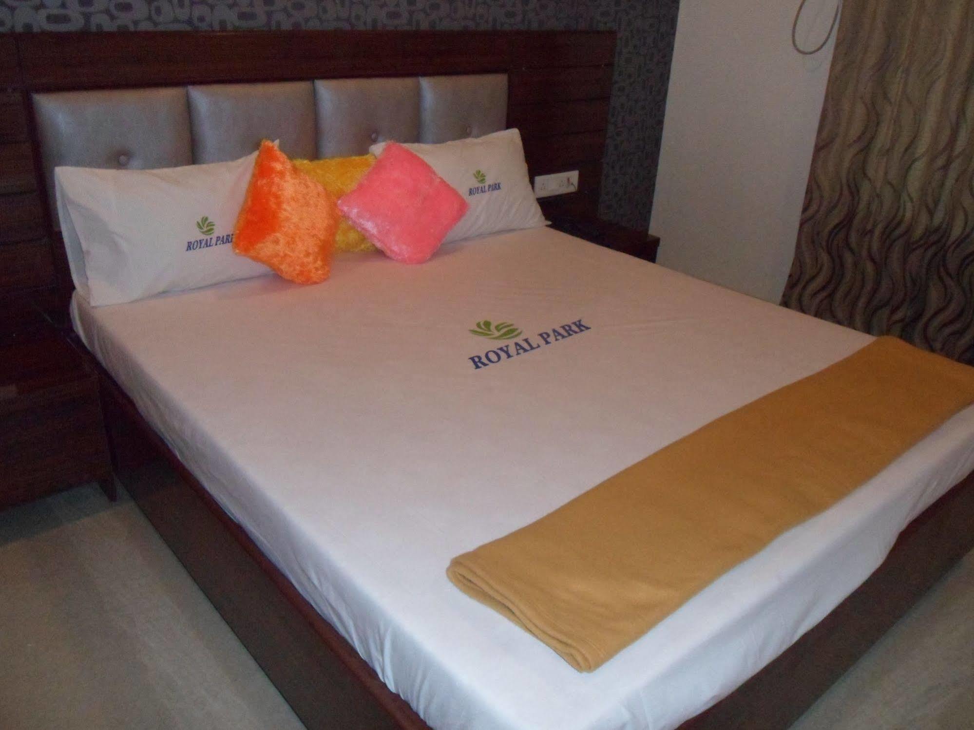 Hotel Royal Park Residency Thane Esterno foto